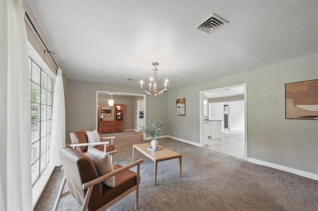 1700 N Preston Street, Ennis, TX 75119
