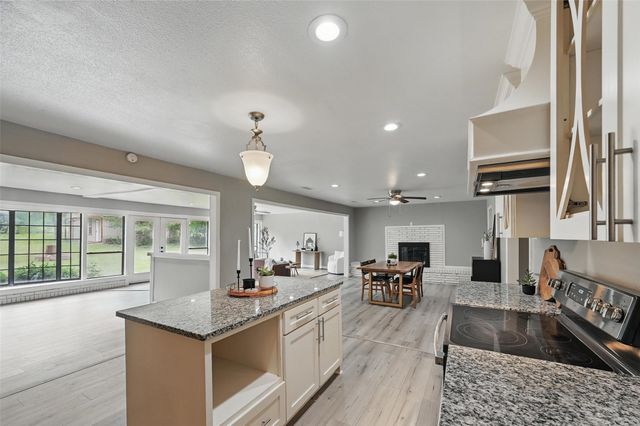 1700 N Preston Street, Ennis, TX 75119