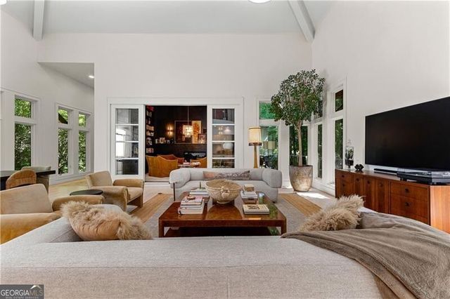 9016 Selborne Lane, Chattahoochee Hills, GA 30268