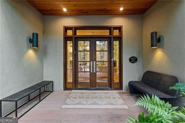 9016 Selborne Lane, Chattahoochee Hills, GA 30268