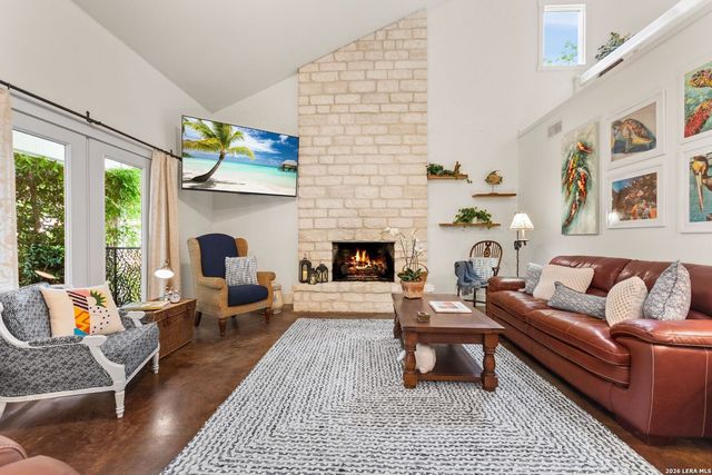 904 N LINCOLN ST, Fredericksburg, TX 78624