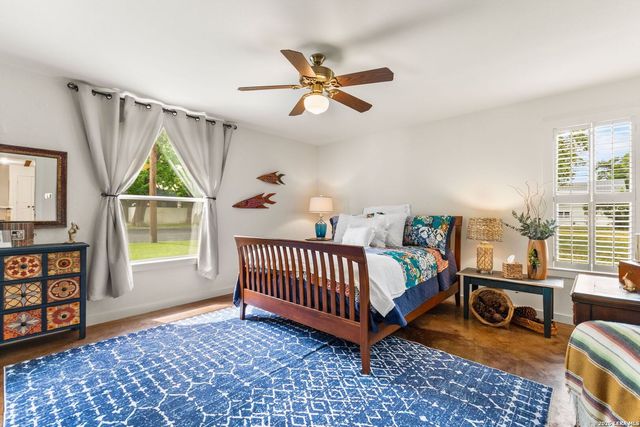 904 N LINCOLN ST, Fredericksburg, TX 78624