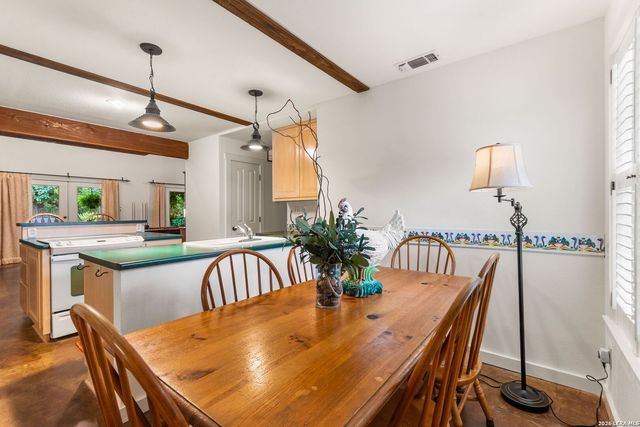 904 N LINCOLN ST, Fredericksburg, TX 78624