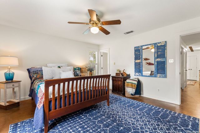 904 N LINCOLN ST, Fredericksburg, TX 78624