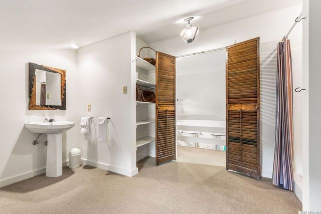 904 N LINCOLN ST, Fredericksburg, TX 78624