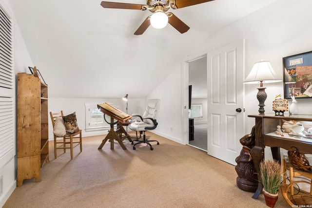 904 N LINCOLN ST, Fredericksburg, TX 78624
