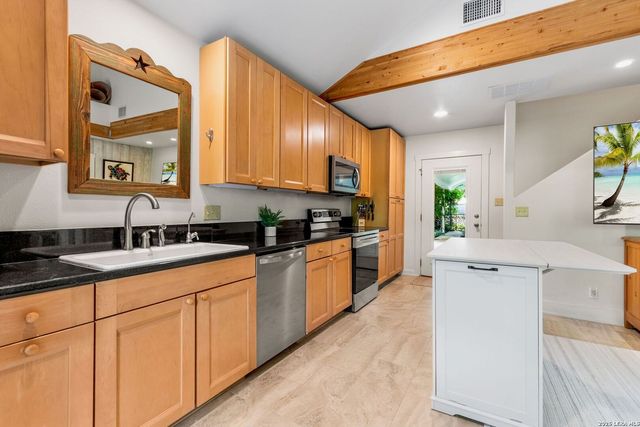 904 N LINCOLN ST, Fredericksburg, TX 78624