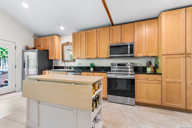 904 N LINCOLN ST, Fredericksburg, TX 78624