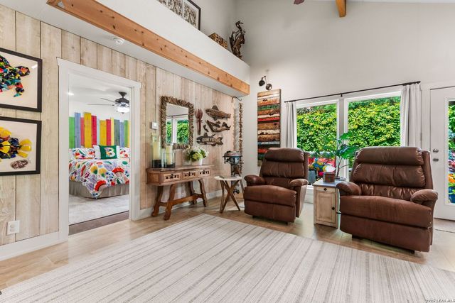 904 N LINCOLN ST, Fredericksburg, TX 78624