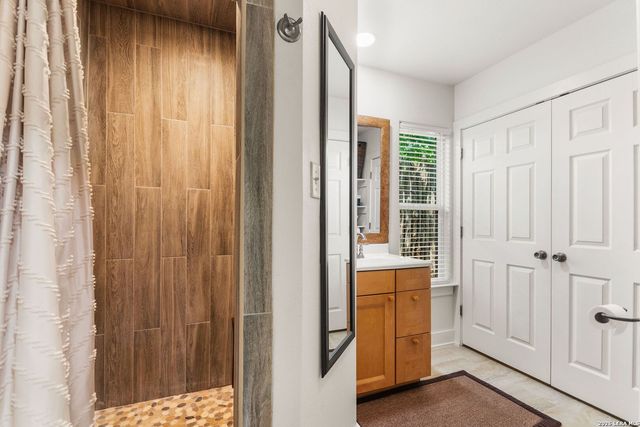 904 N LINCOLN ST, Fredericksburg, TX 78624