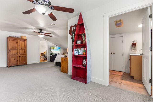 904 N LINCOLN ST, Fredericksburg, TX 78624