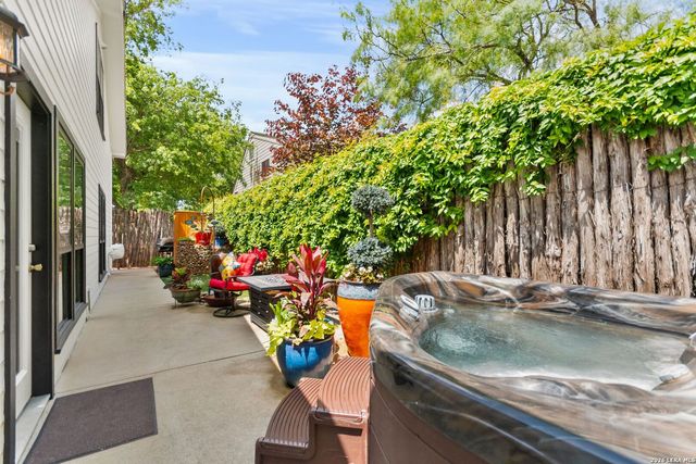 904 N LINCOLN ST, Fredericksburg, TX 78624