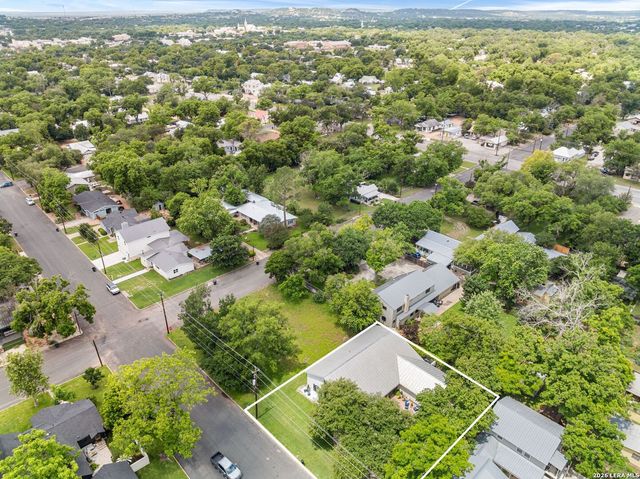 904 N LINCOLN ST, Fredericksburg, TX 78624