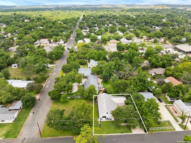 904 N LINCOLN ST, Fredericksburg, TX 78624