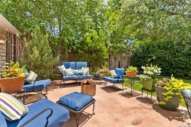 904 N LINCOLN ST, Fredericksburg, TX 78624