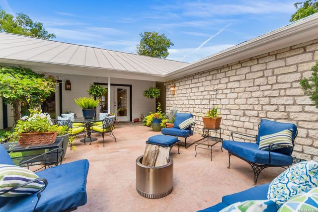904 N LINCOLN ST, Fredericksburg, TX 78624