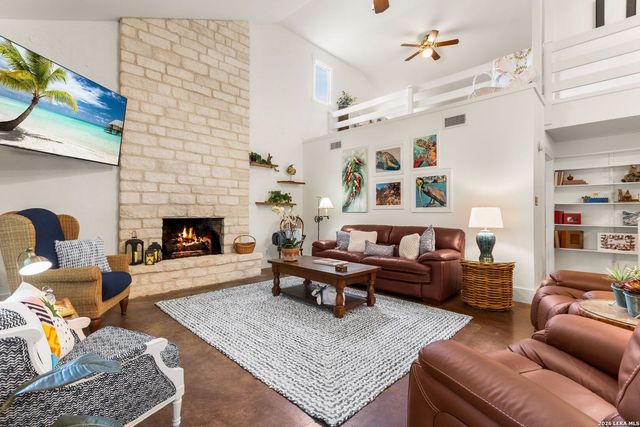 904 N LINCOLN ST, Fredericksburg, TX 78624