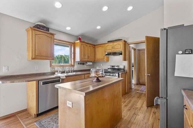 838 POPPY LANE, Little Suamico, WI 54141