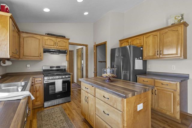 838 POPPY LANE, Little Suamico, WI 54141