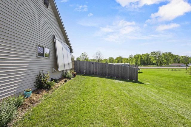 838 POPPY LANE, Little Suamico, WI 54141