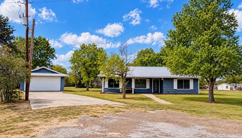 305 Gaywood Lane, Somerville, TX 77879 — exterior