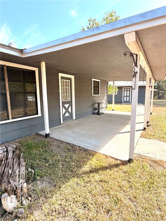 305 Gaywood Lane, Somerville, TX 77879 — photo 2