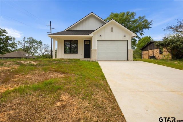 307 S Langham St, Troup, TX 75789