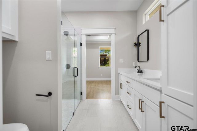 307 S Langham St, Troup, TX 75789