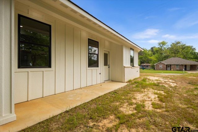 307 S Langham St, Troup, TX 75789