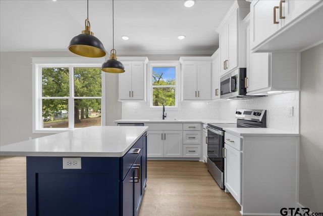 307 S Langham St, Troup, TX 75789