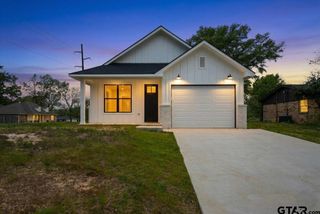 307 S Langham St, Troup, TX 75789