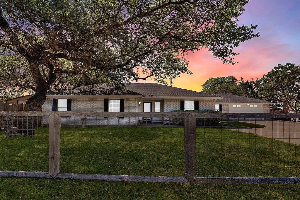 1106 Amanda, Canyon Lake, TX 78133
