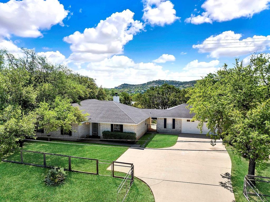 1106 Amanda, Canyon Lake, TX 78133