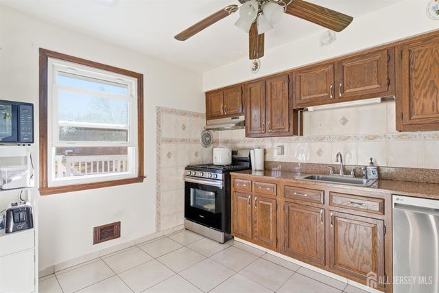 160 Stratton Street, Piscataway, NJ 08854