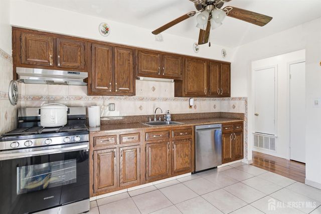 160 Stratton Street, Piscataway, NJ 08854