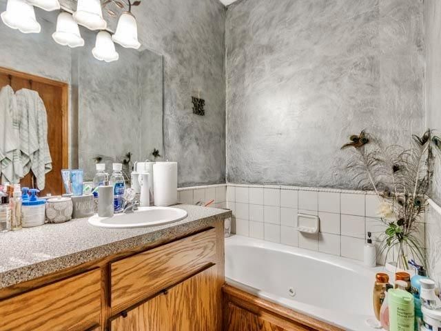 817 NW 7th Street, Moore, OK 73160