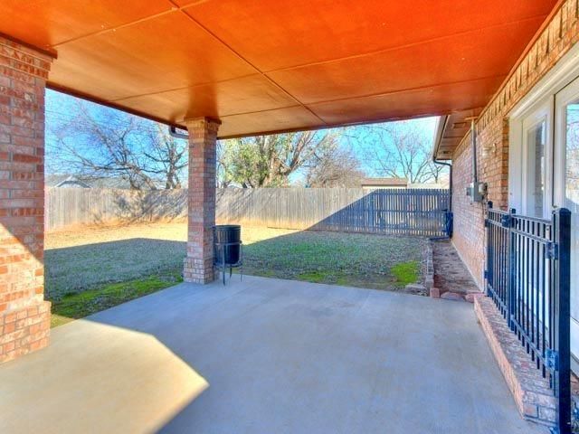 817 NW 7th Street, Moore, OK 73160