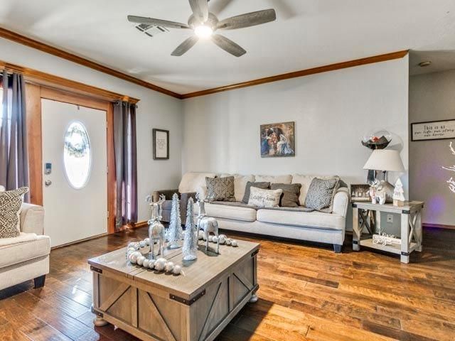 817 NW 7th Street, Moore, OK 73160