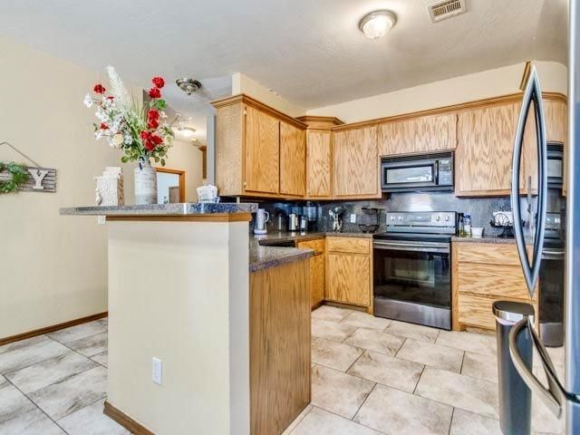 817 NW 7th Street, Moore, OK 73160