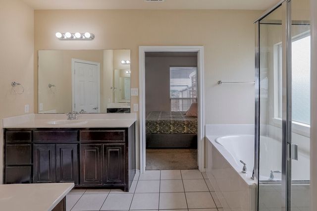1046 Chandler Street, Kennedale, TX 76060