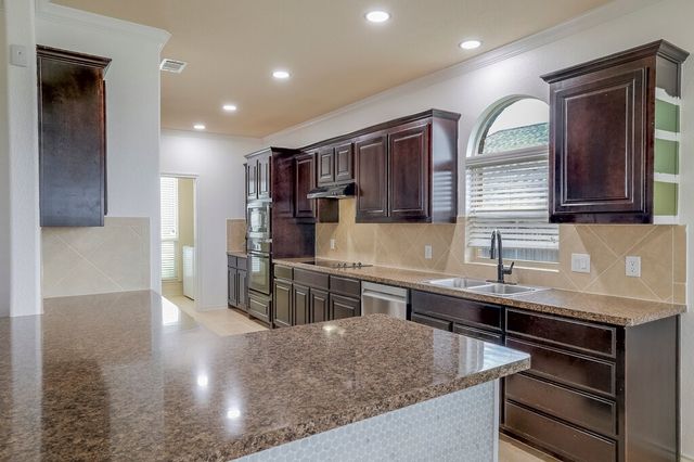 1046 Chandler Street, Kennedale, TX 76060