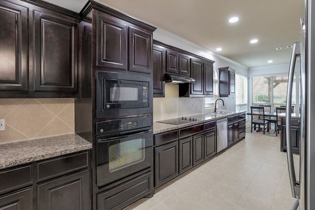 1046 Chandler Street, Kennedale, TX 76060