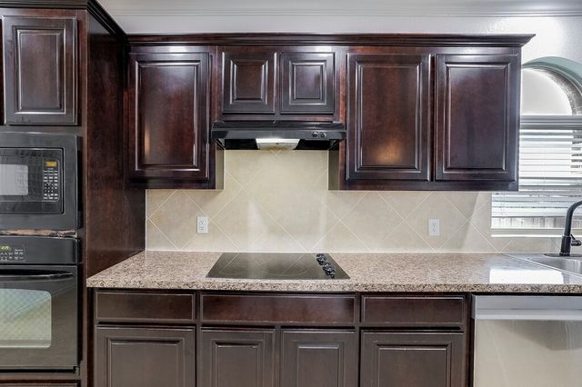 1046 Chandler Street, Kennedale, TX 76060