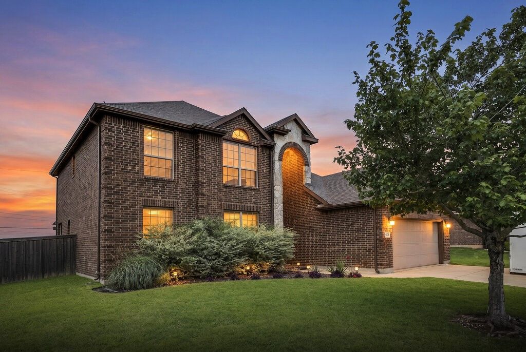 1046 Chandler Street, Kennedale, TX 76060