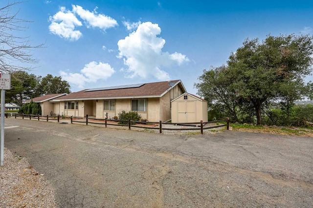 221 Colina Ter, Vista, CA 92084