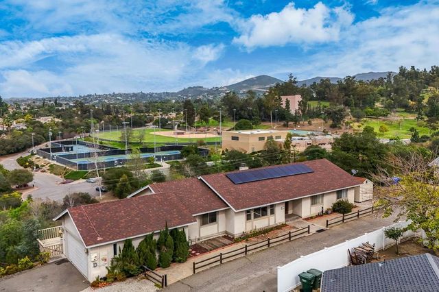 221 Colina Ter, Vista, CA 92084