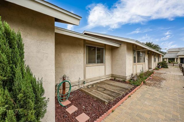 221 Colina Ter, Vista, CA 92084