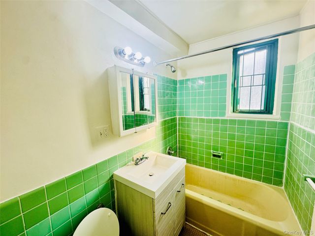1560 UNIONPORT Road 3G, Bronx, NY 10462