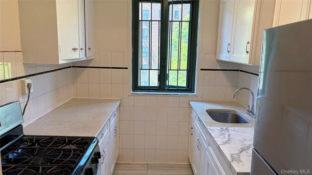 1560 UNIONPORT Road 3G, Bronx, NY 10462