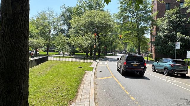 1560 UNIONPORT Road 3G, Bronx, NY 10462